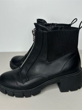Falls Creek Women’s Black Chunky Lug Sole Ankle Boots Side Zip Chelsea Size 9